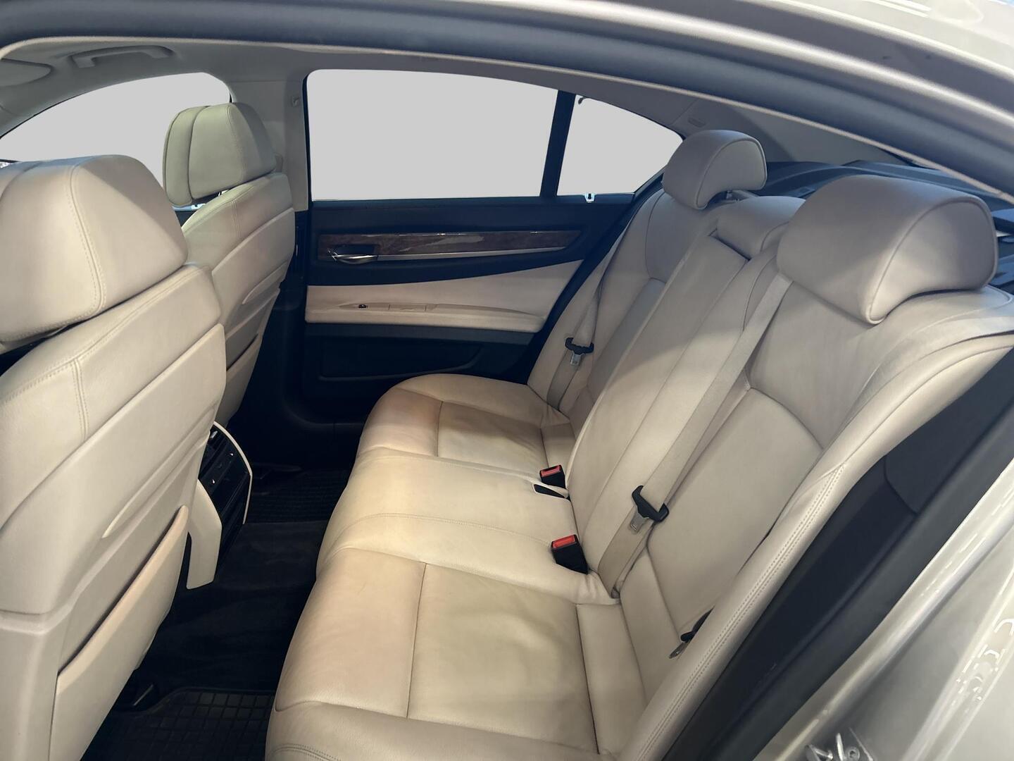 BMW 740 2010