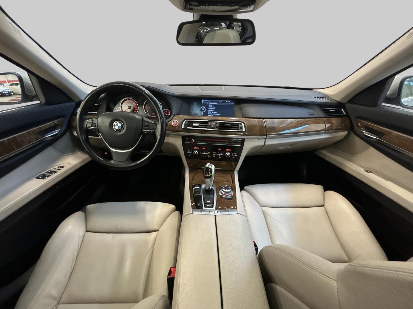 BMW 740 2010
