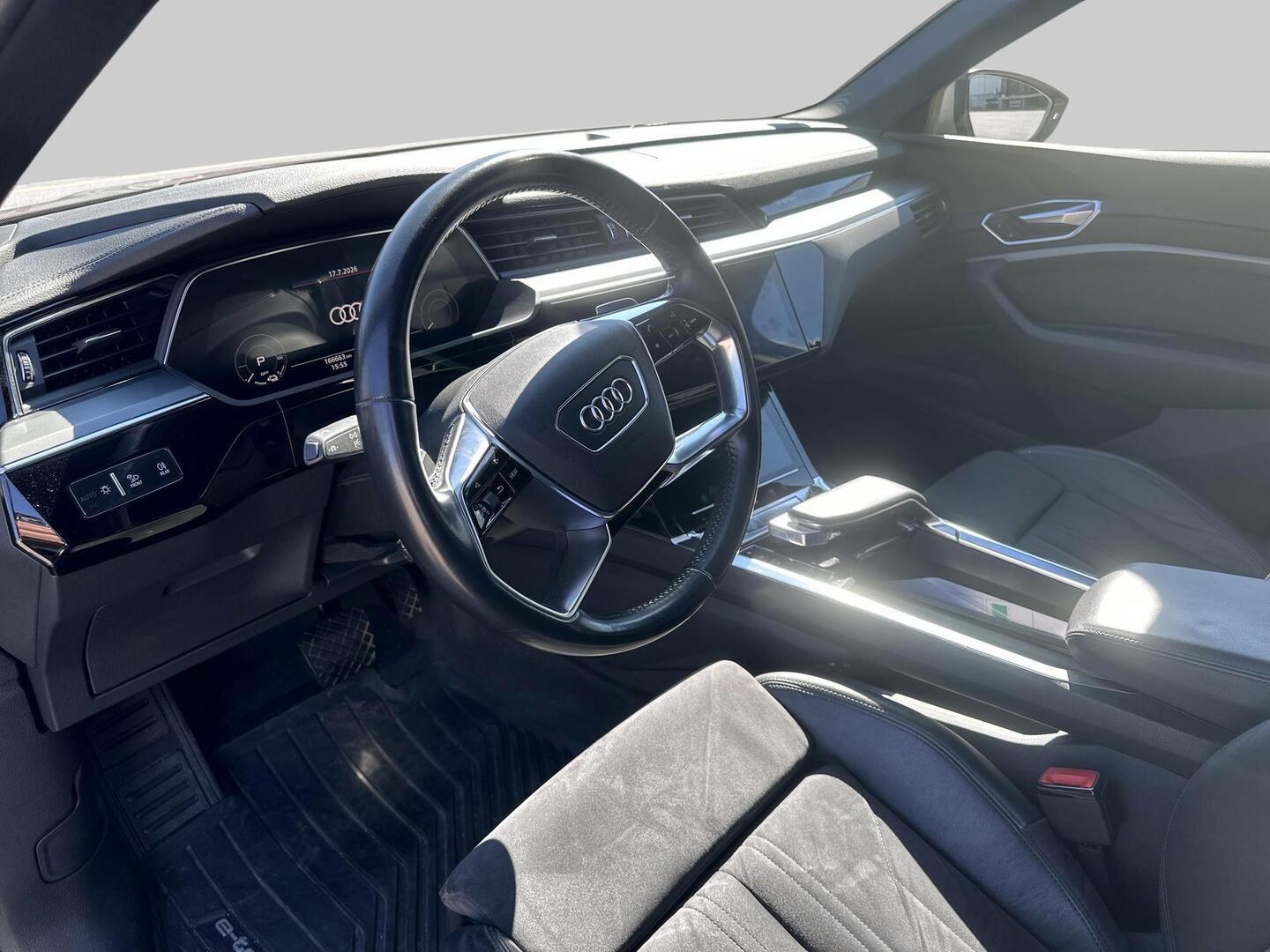 AUDI e-tron 2019