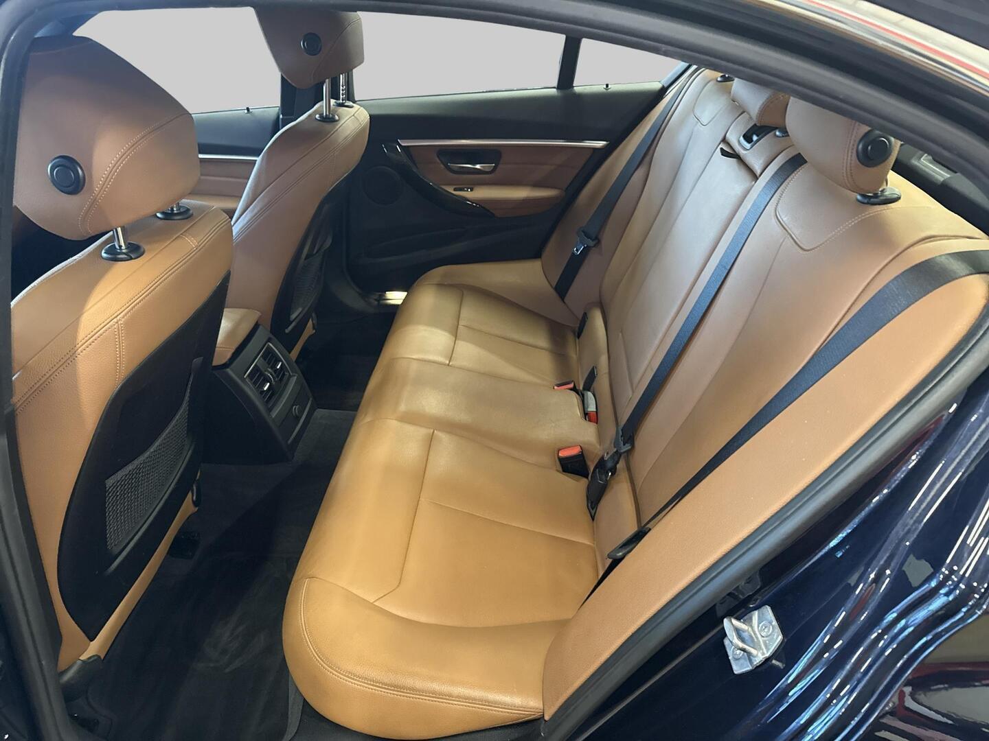 BMW 330 2016