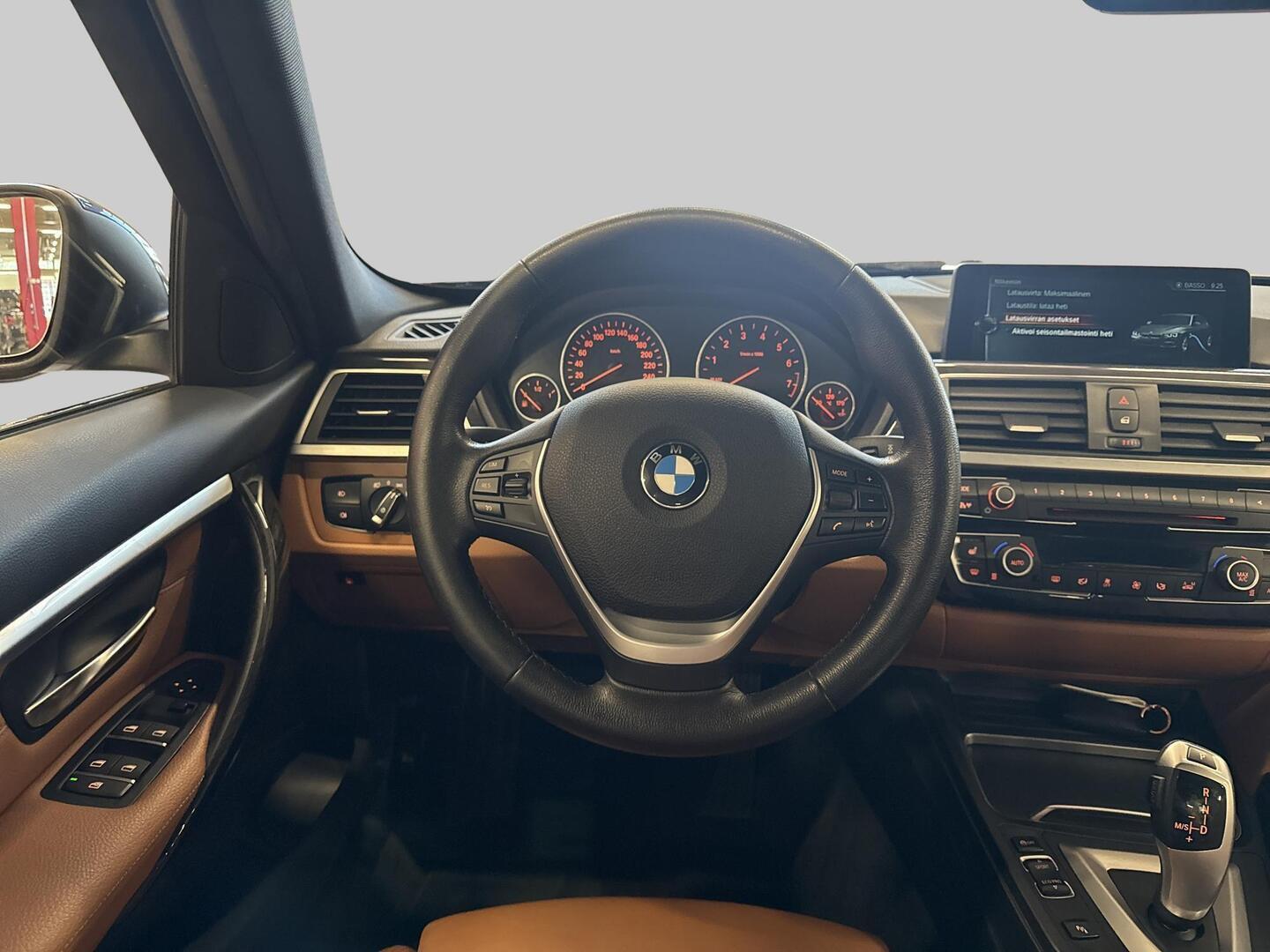 BMW 330 2016