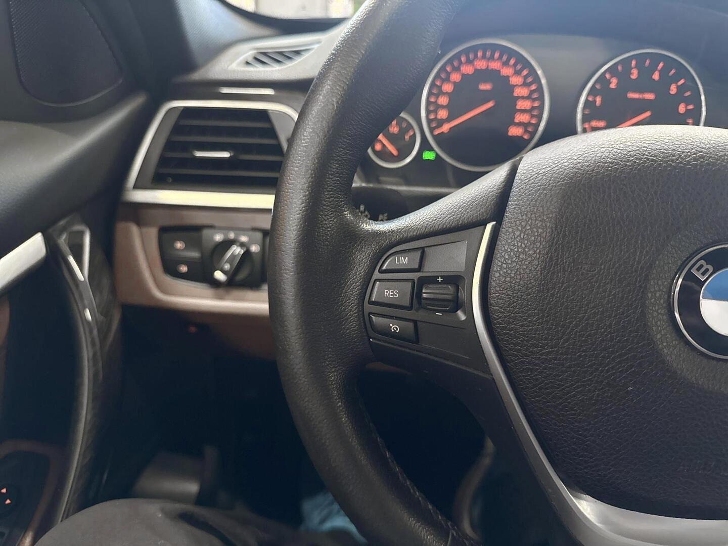 BMW 330 2016