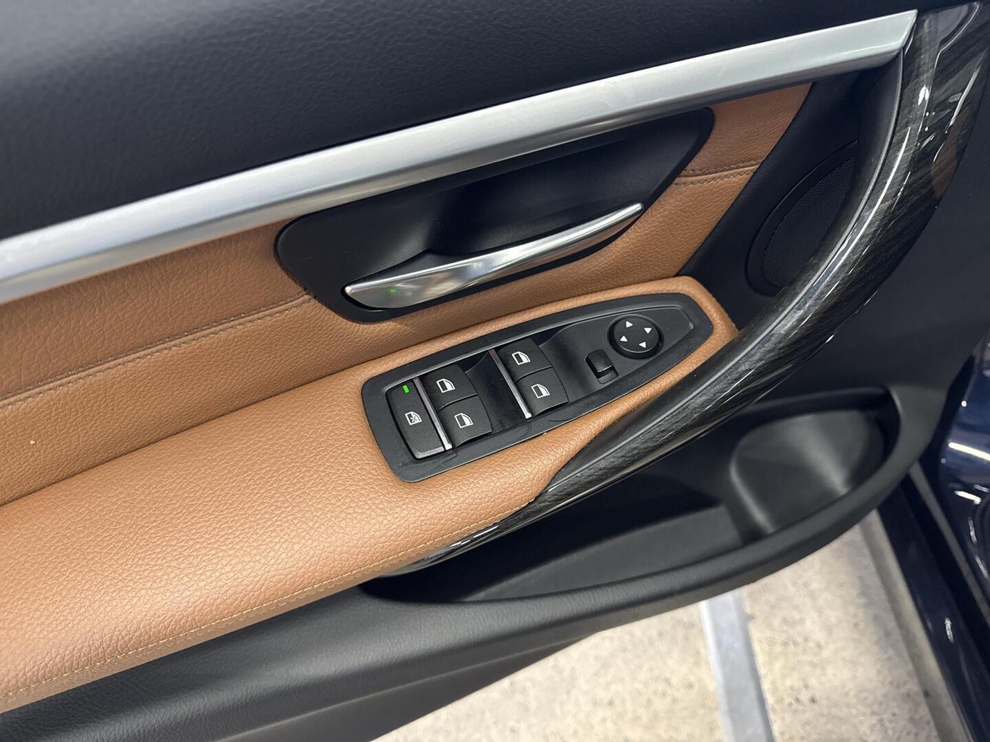 BMW 330 2016