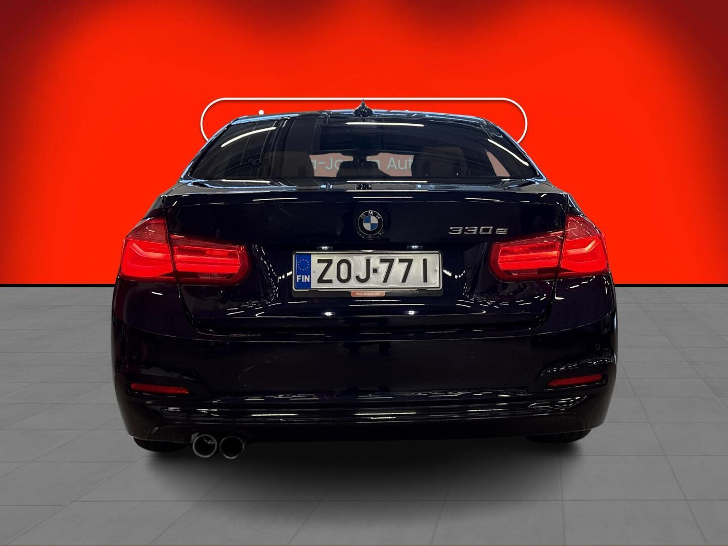 BMW 330 2016