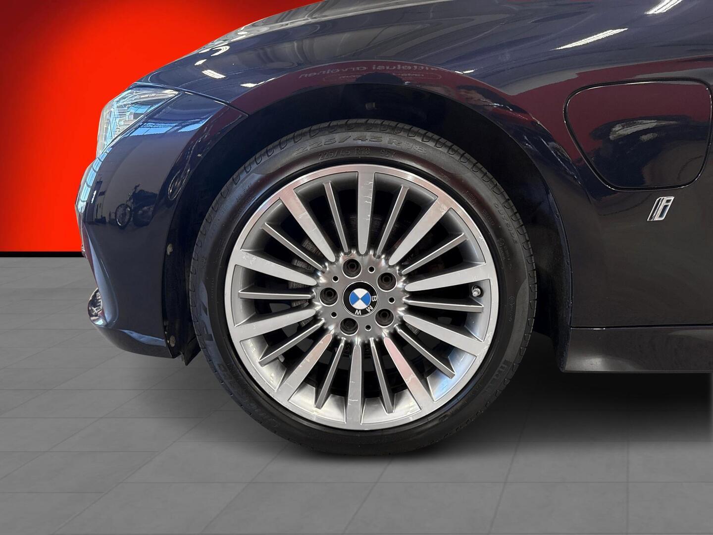 BMW 330 2016