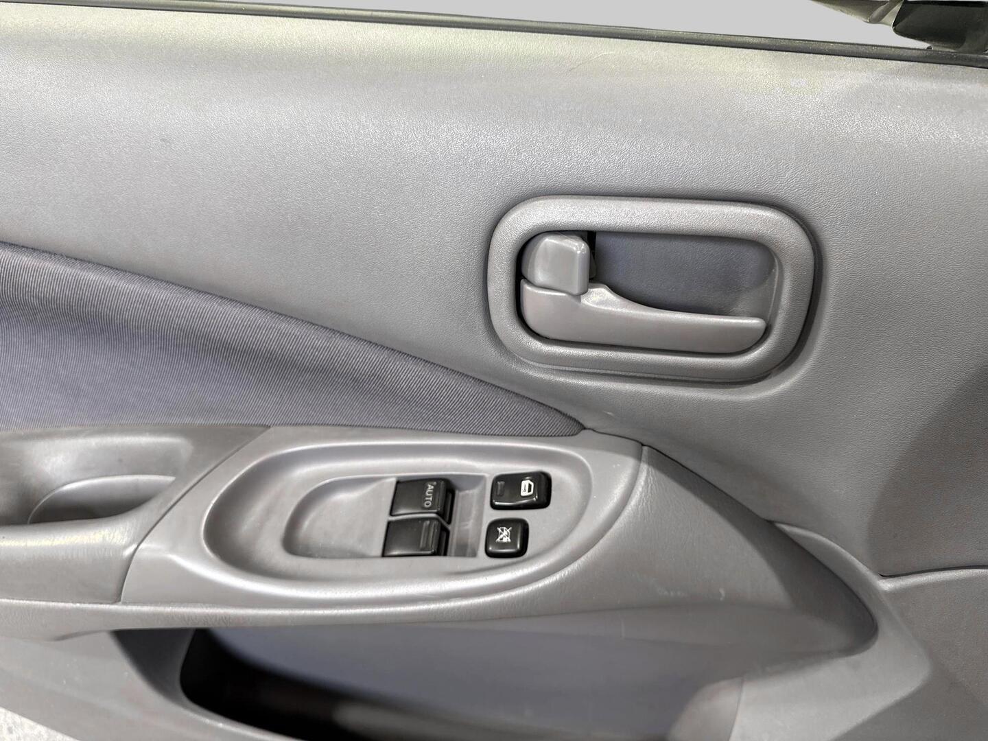 NISSAN Almera 2003
