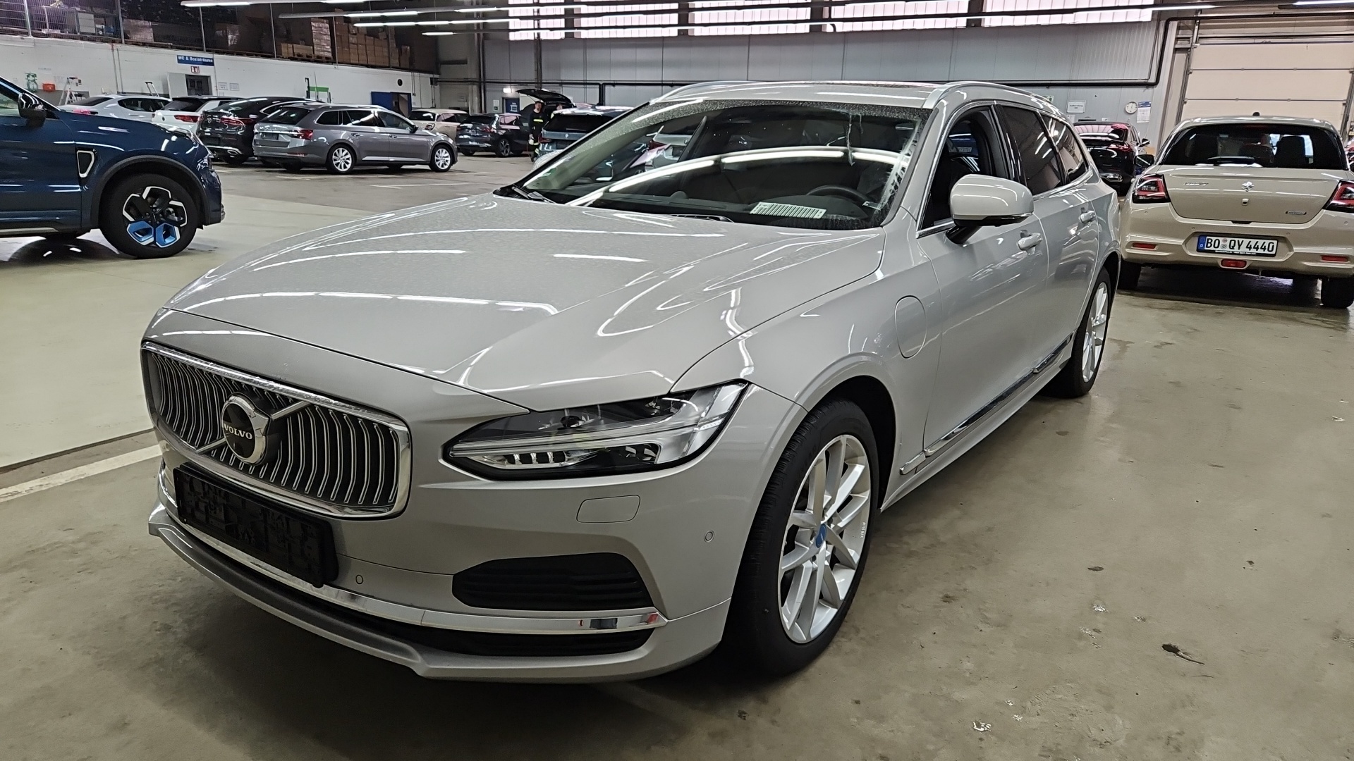 VOLVO V90 2023