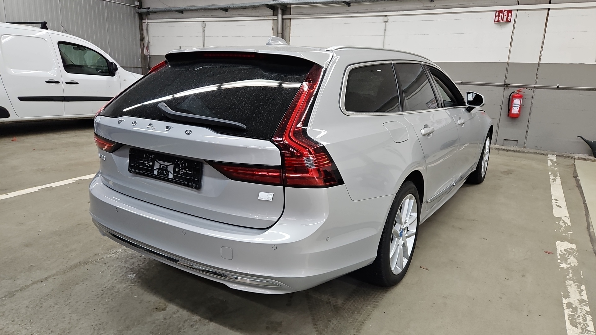 VOLVO V90 2023