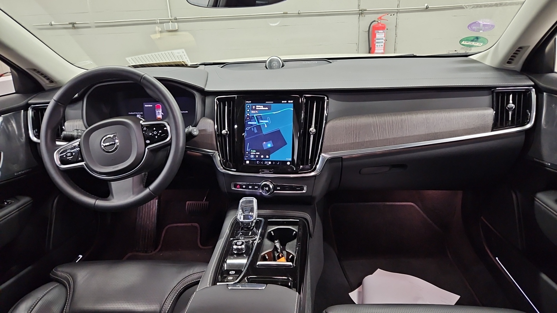 VOLVO V90 2023