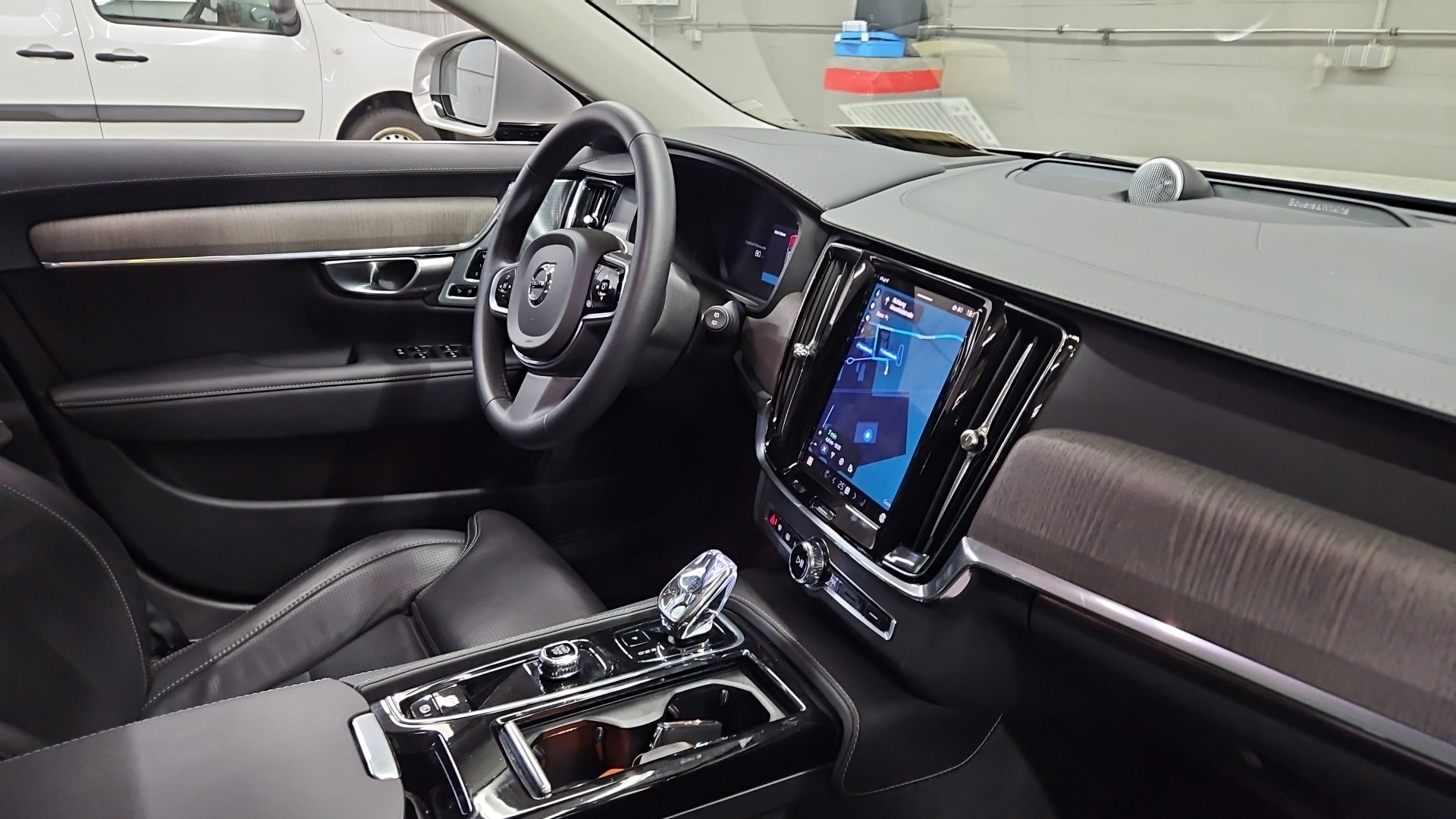 VOLVO V90 2023