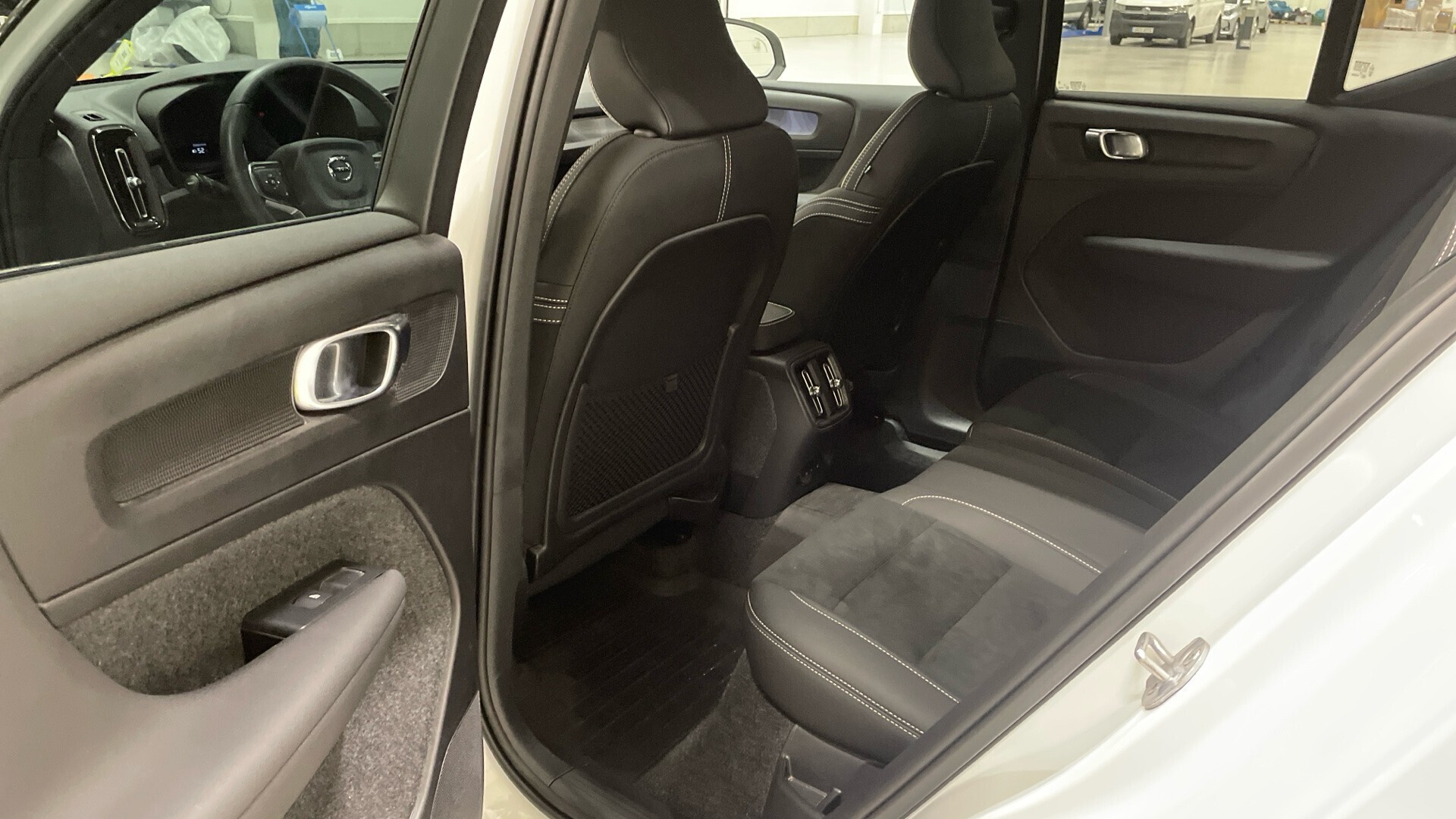 VOLVO XC40 2023