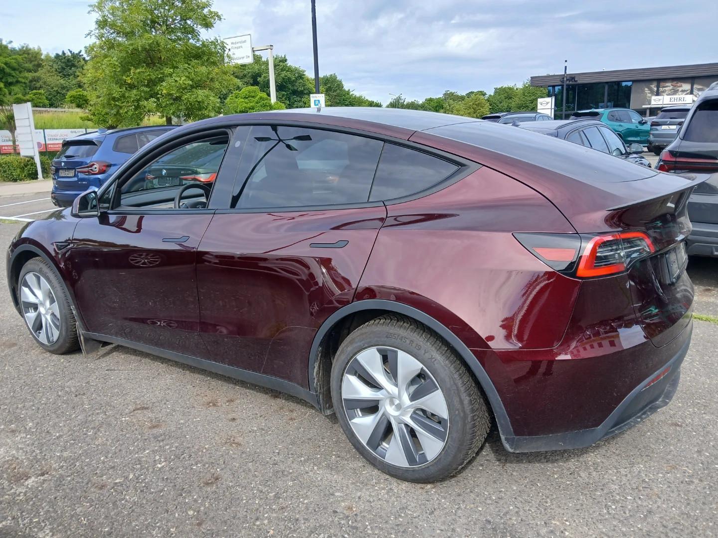 TESLA MODEL Y 2024