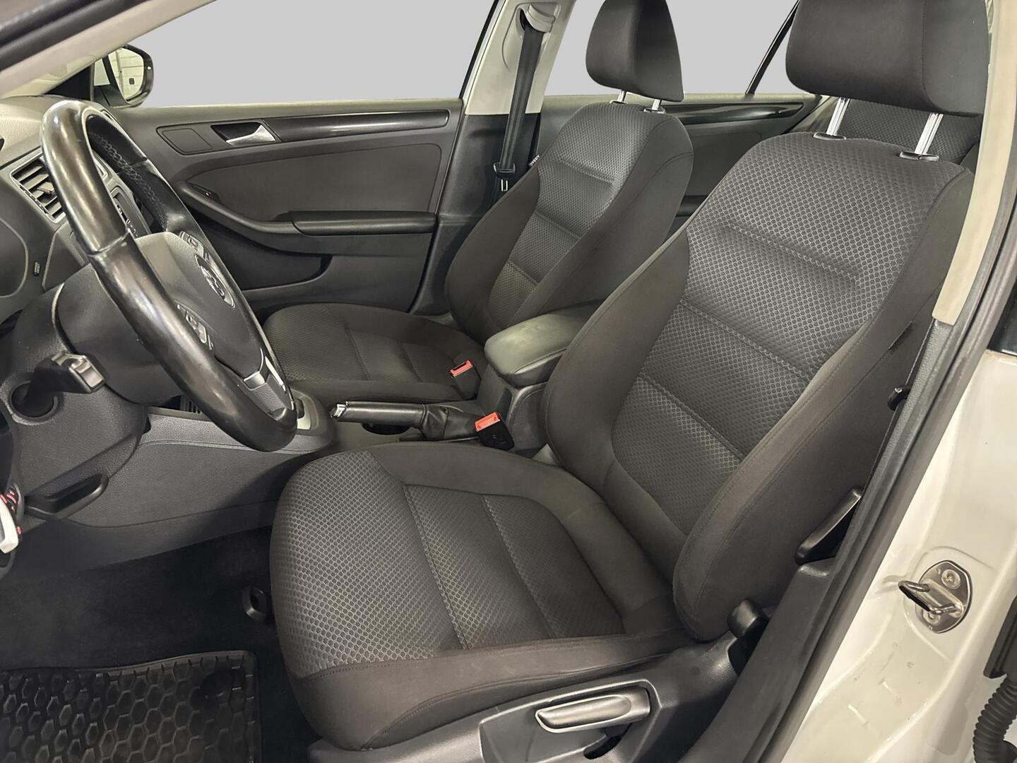 VOLKSWAGEN Jetta 2014