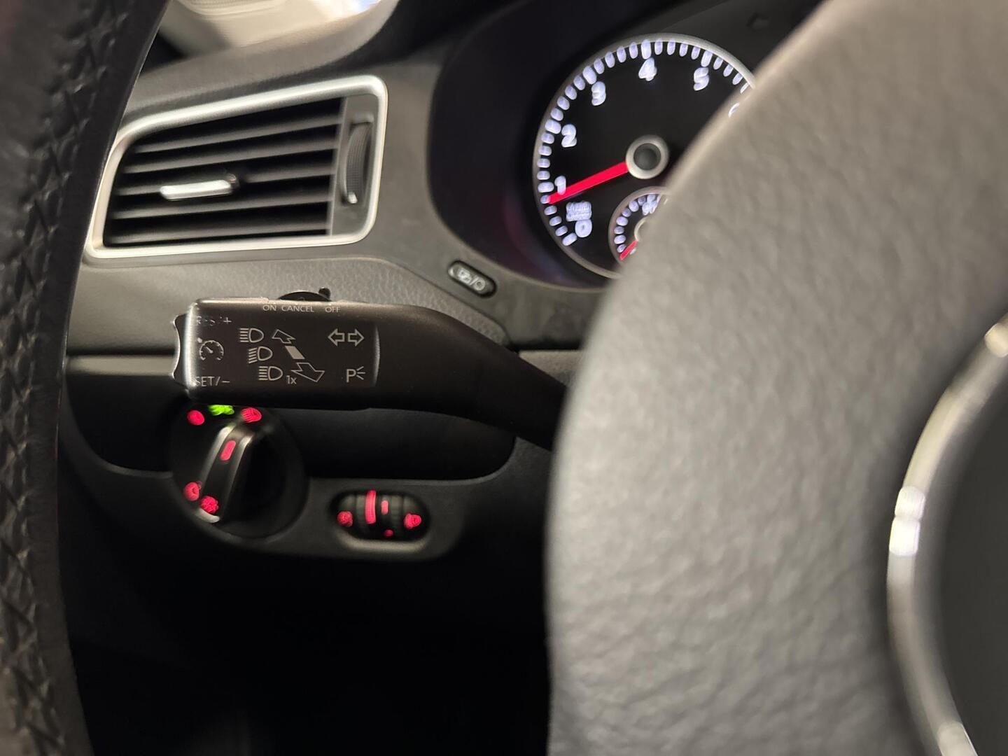 VOLKSWAGEN Jetta 2014