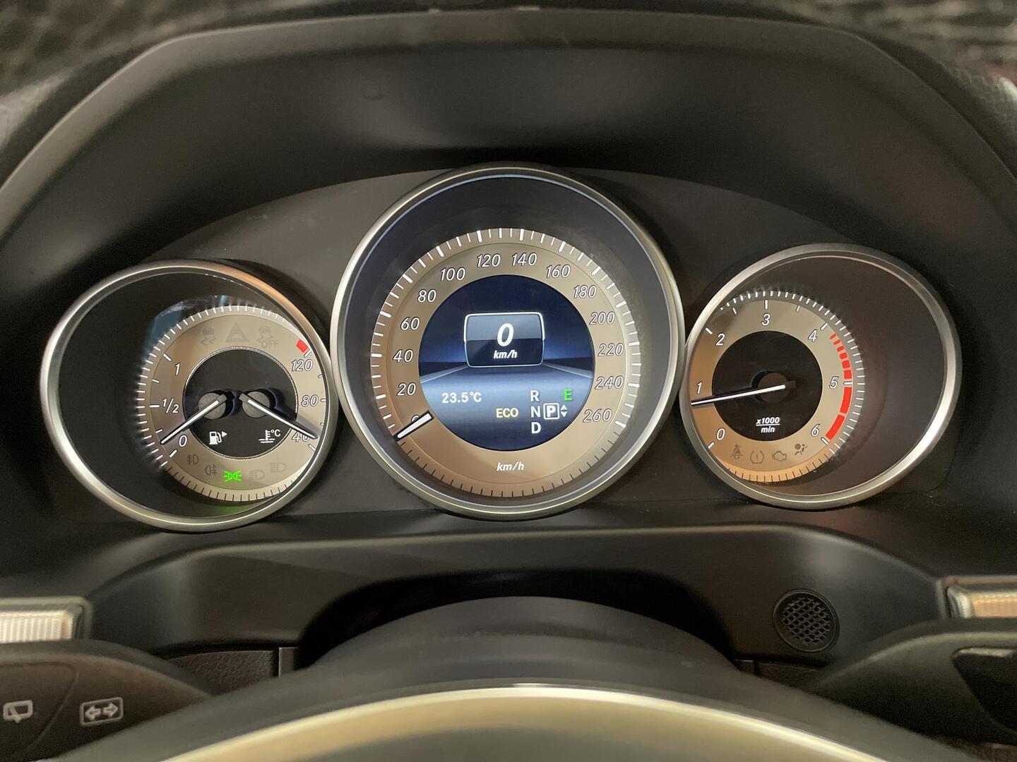 MERCEDES-BENZ E 2015