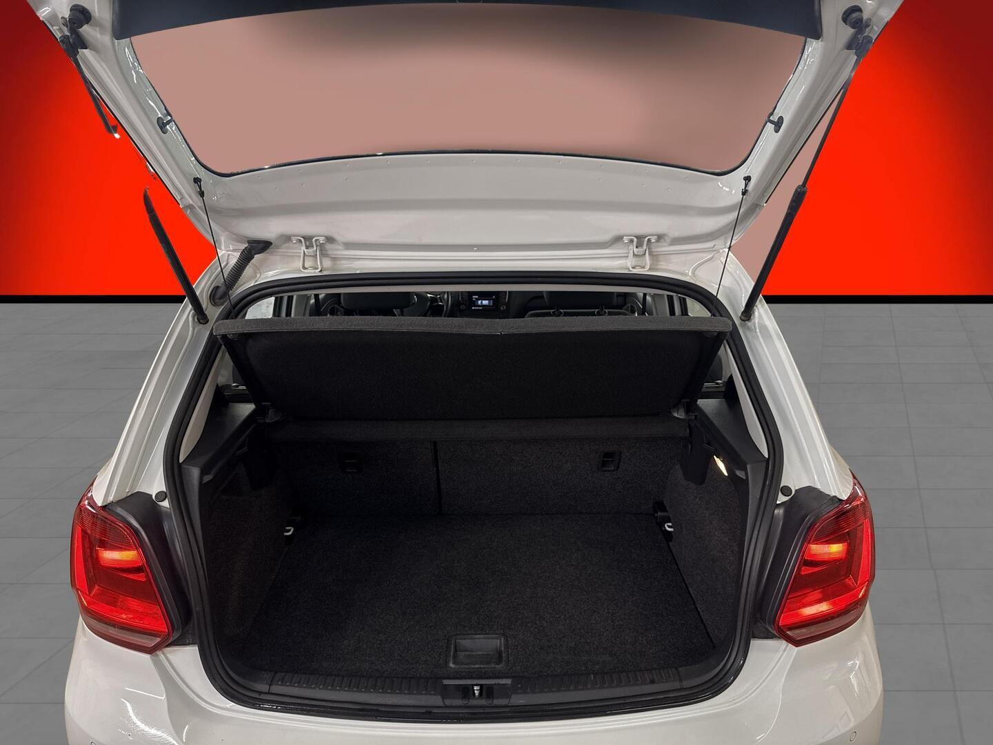 VOLKSWAGEN Polo 2015