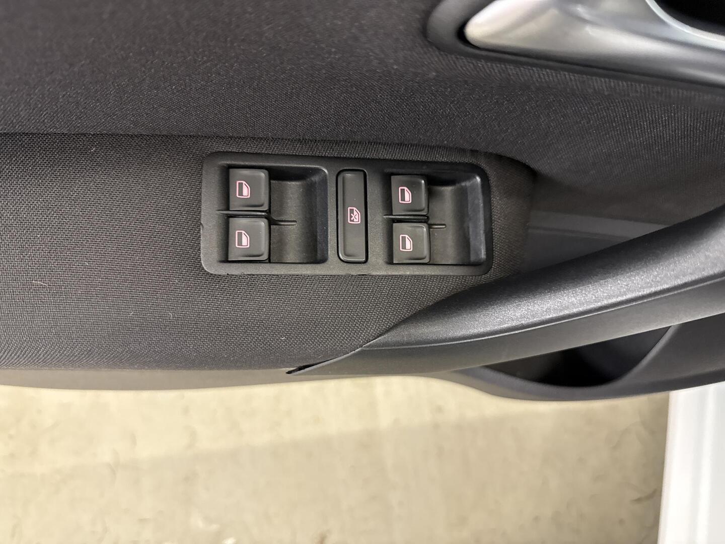 VOLKSWAGEN Polo 2015