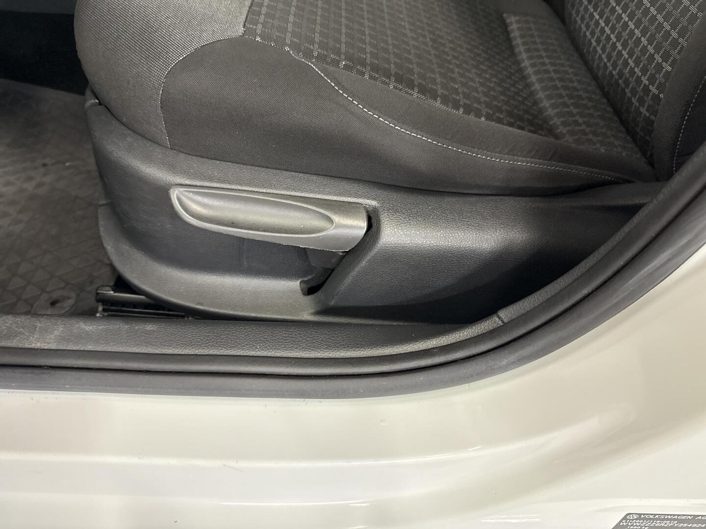 VOLKSWAGEN Polo 2015