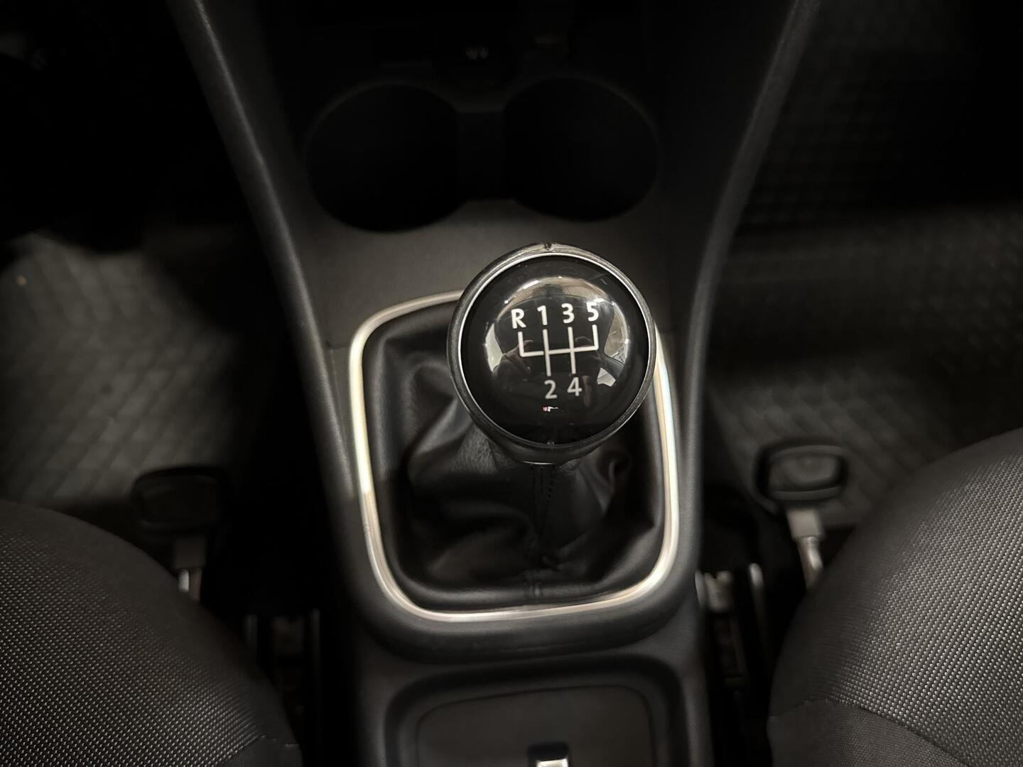 VOLKSWAGEN Polo 2015