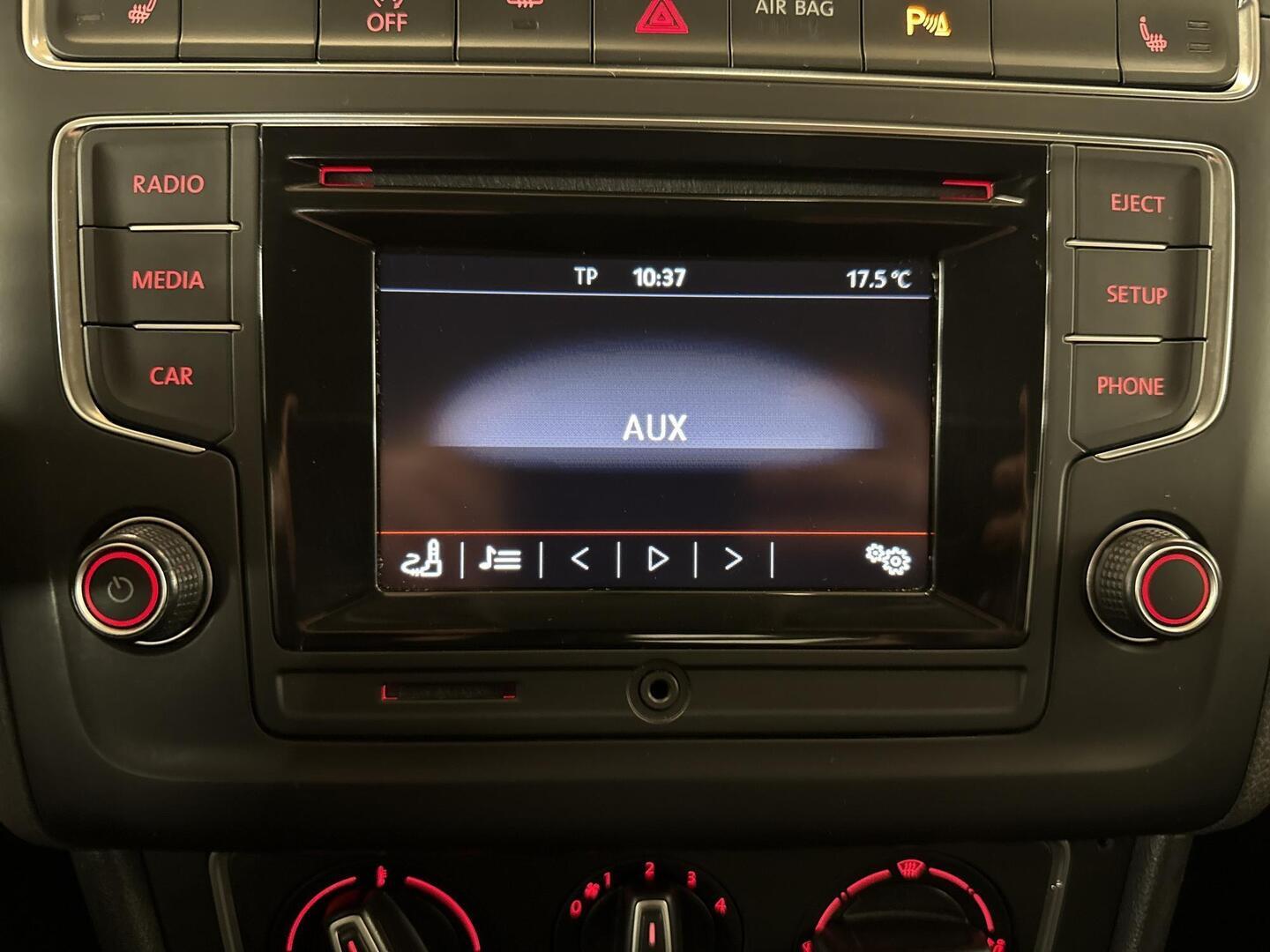 VOLKSWAGEN Polo 2015