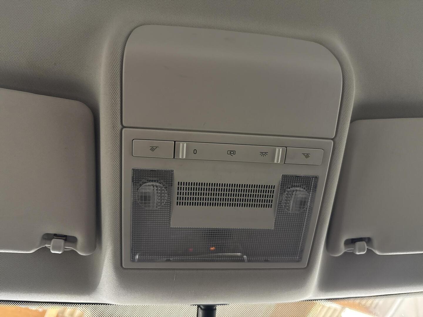 VOLKSWAGEN Polo 2015