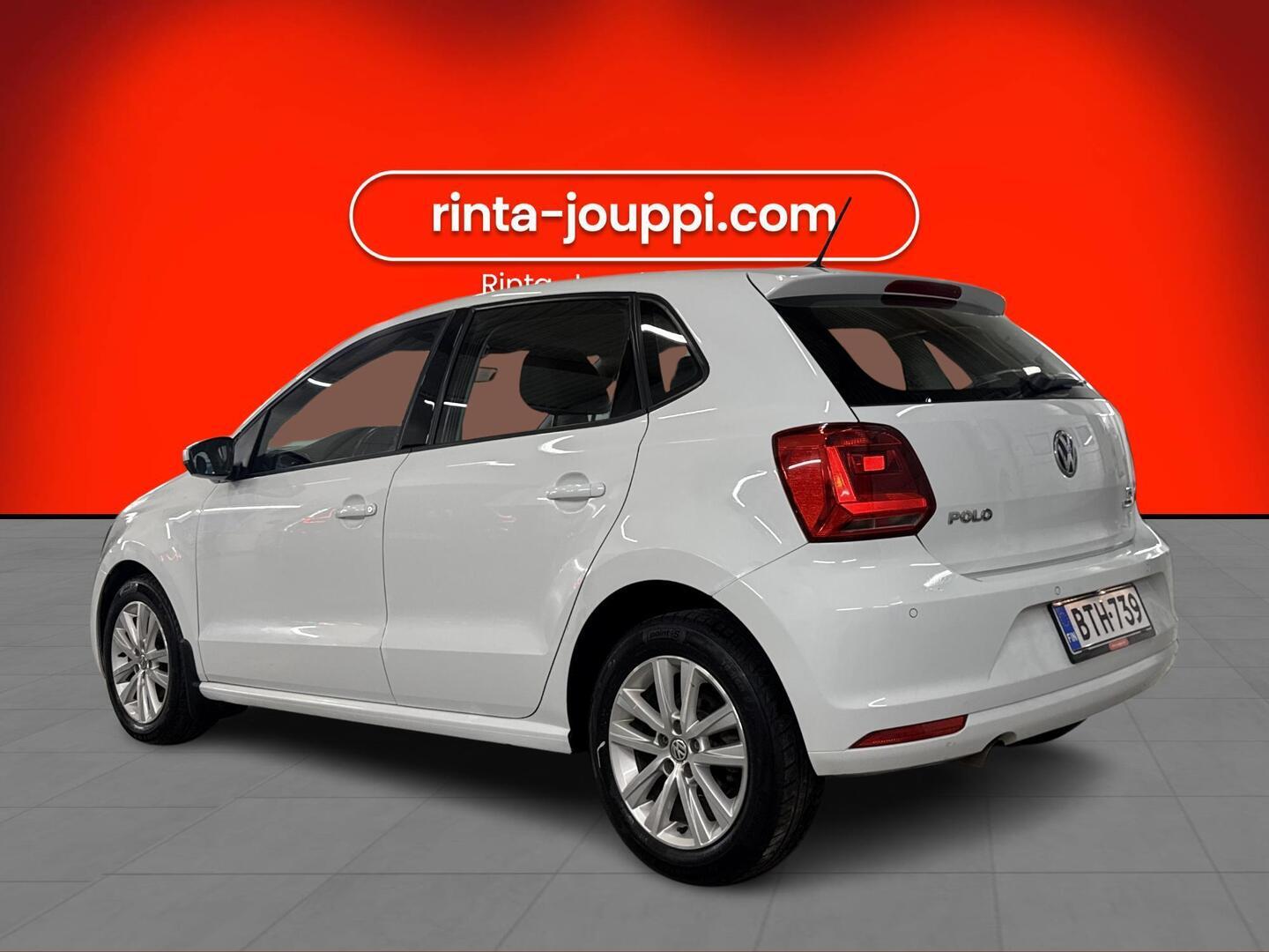 VOLKSWAGEN Polo 2015