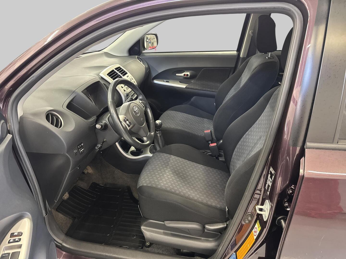 TOYOTA Urban Cruiser 2009