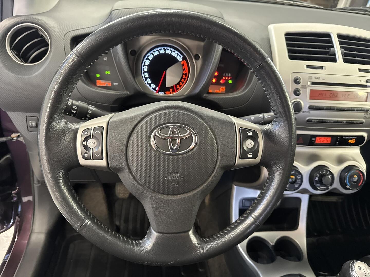 TOYOTA Urban Cruiser 2009