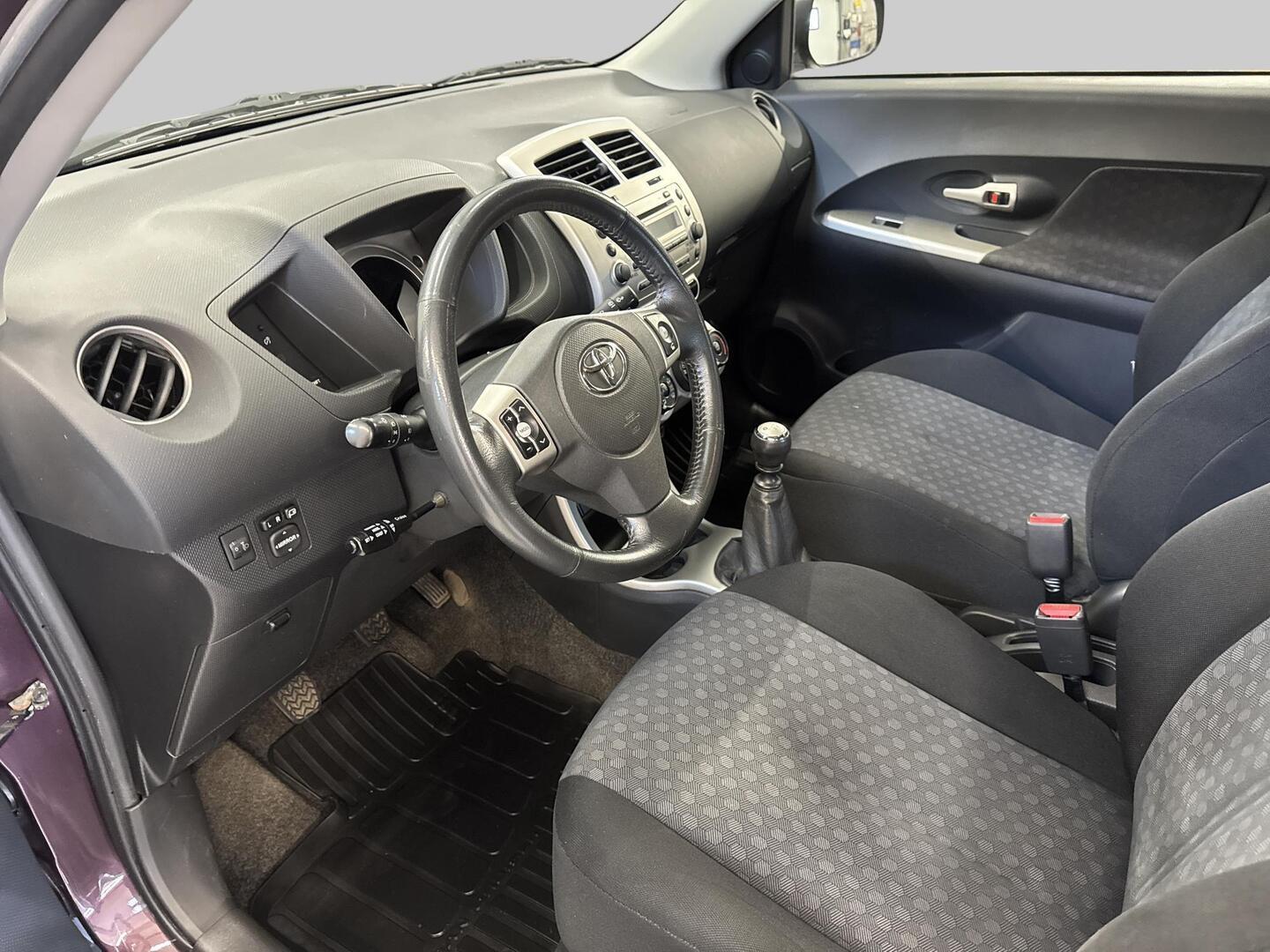 TOYOTA Urban Cruiser 2009