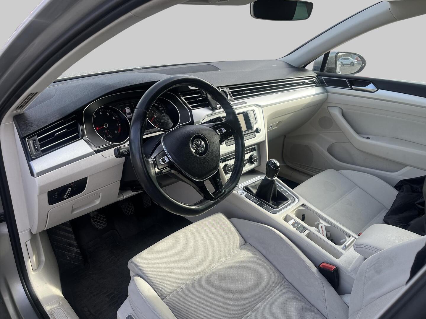 VOLKSWAGEN Passat 2014