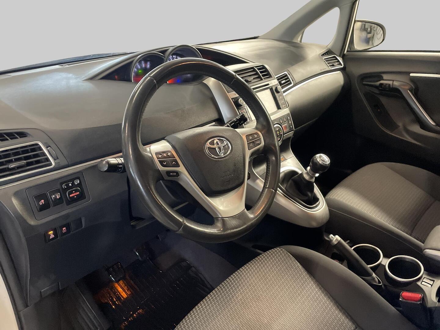 TOYOTA Verso 2015
