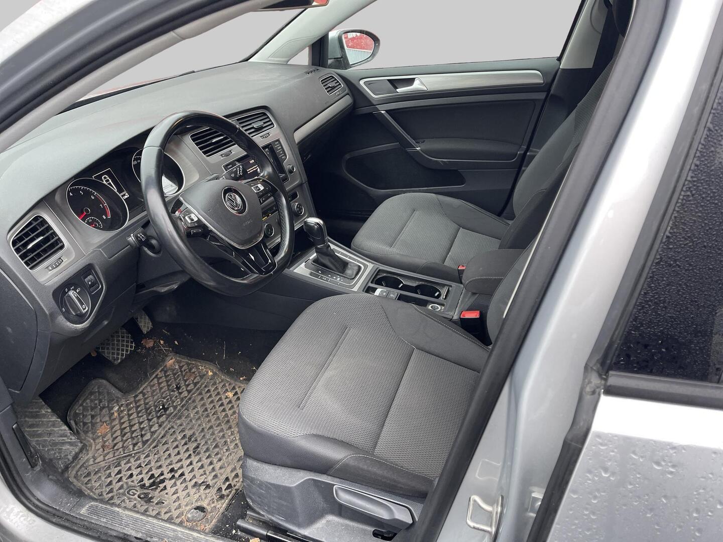 VOLKSWAGEN Golf 2015