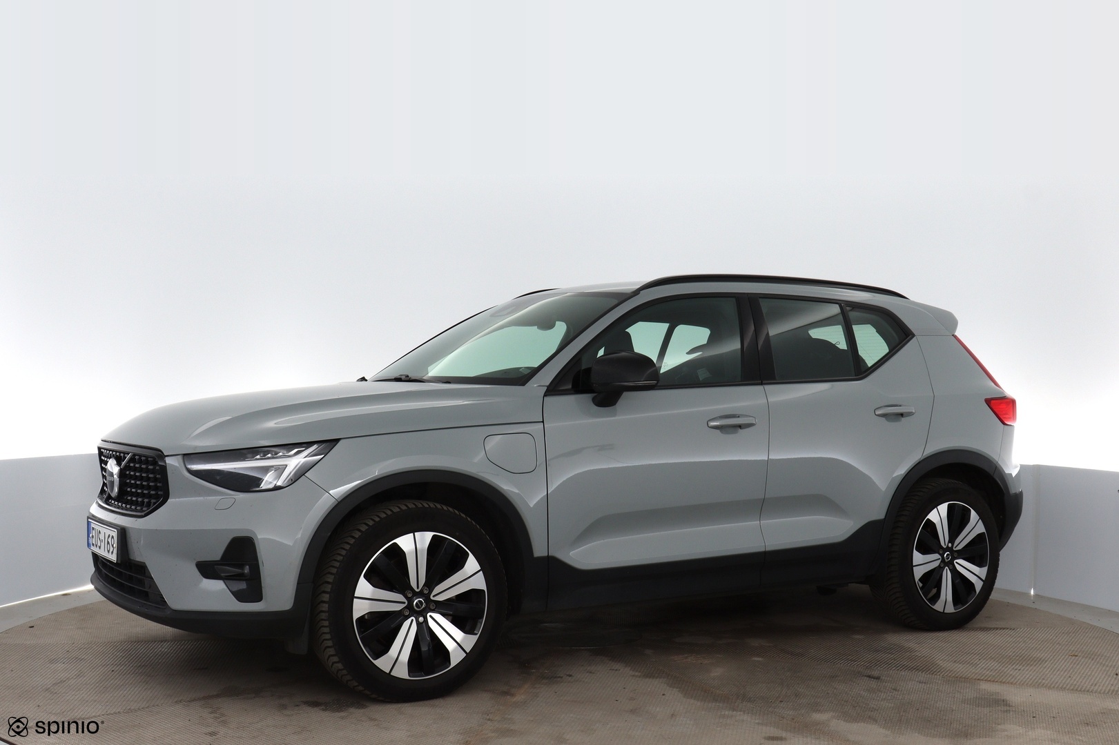 VOLVO XC40 2023