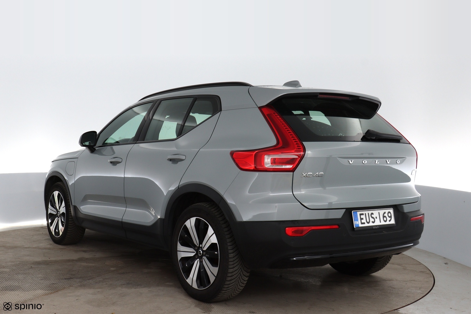 VOLVO XC40 2023