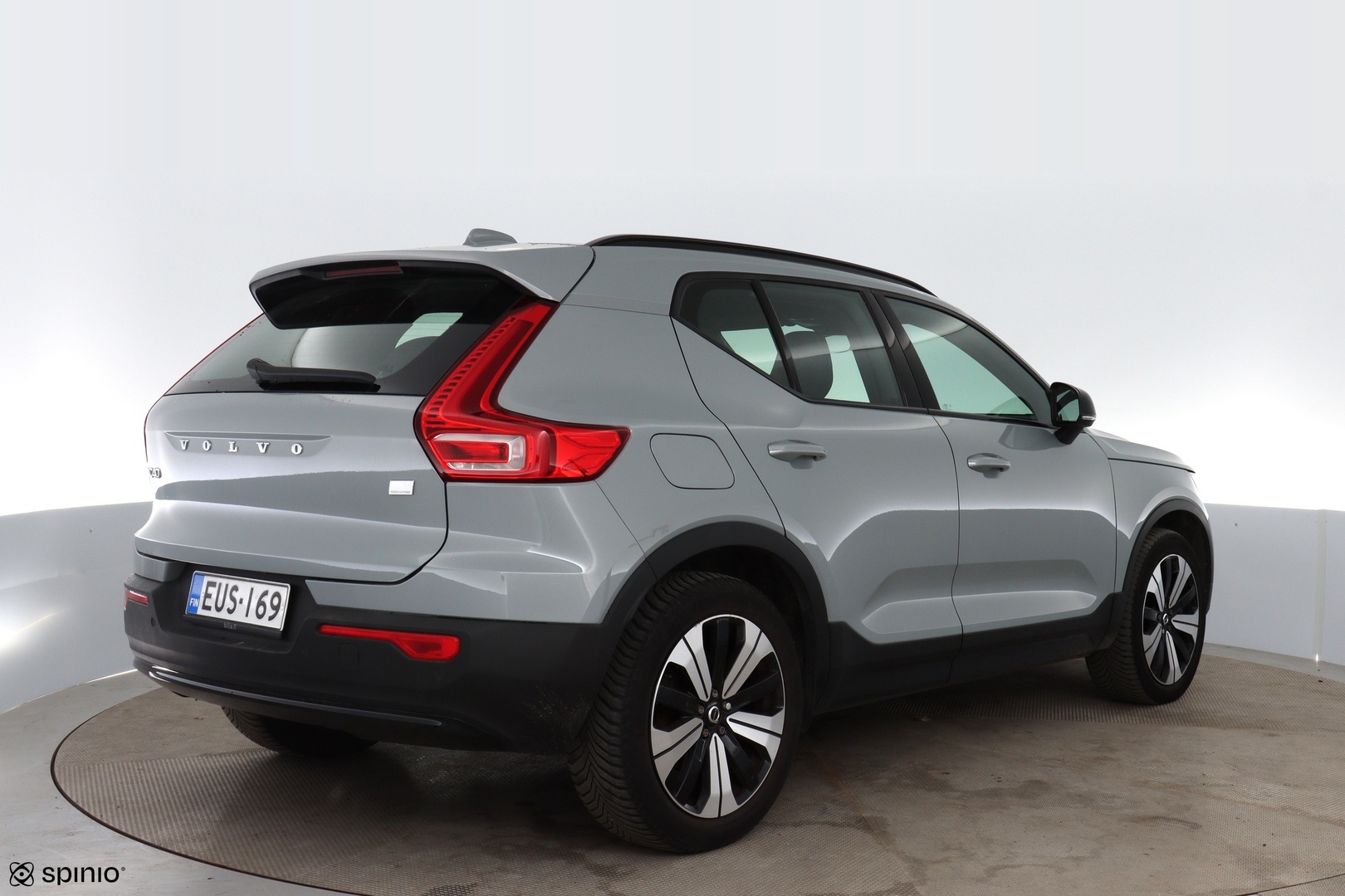 VOLVO XC40 2023