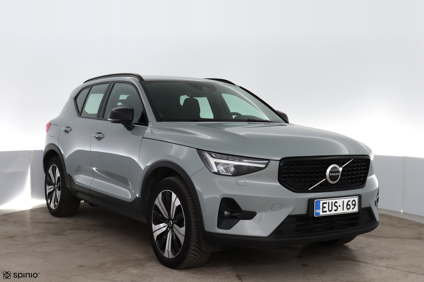 VOLVO XC40 2023