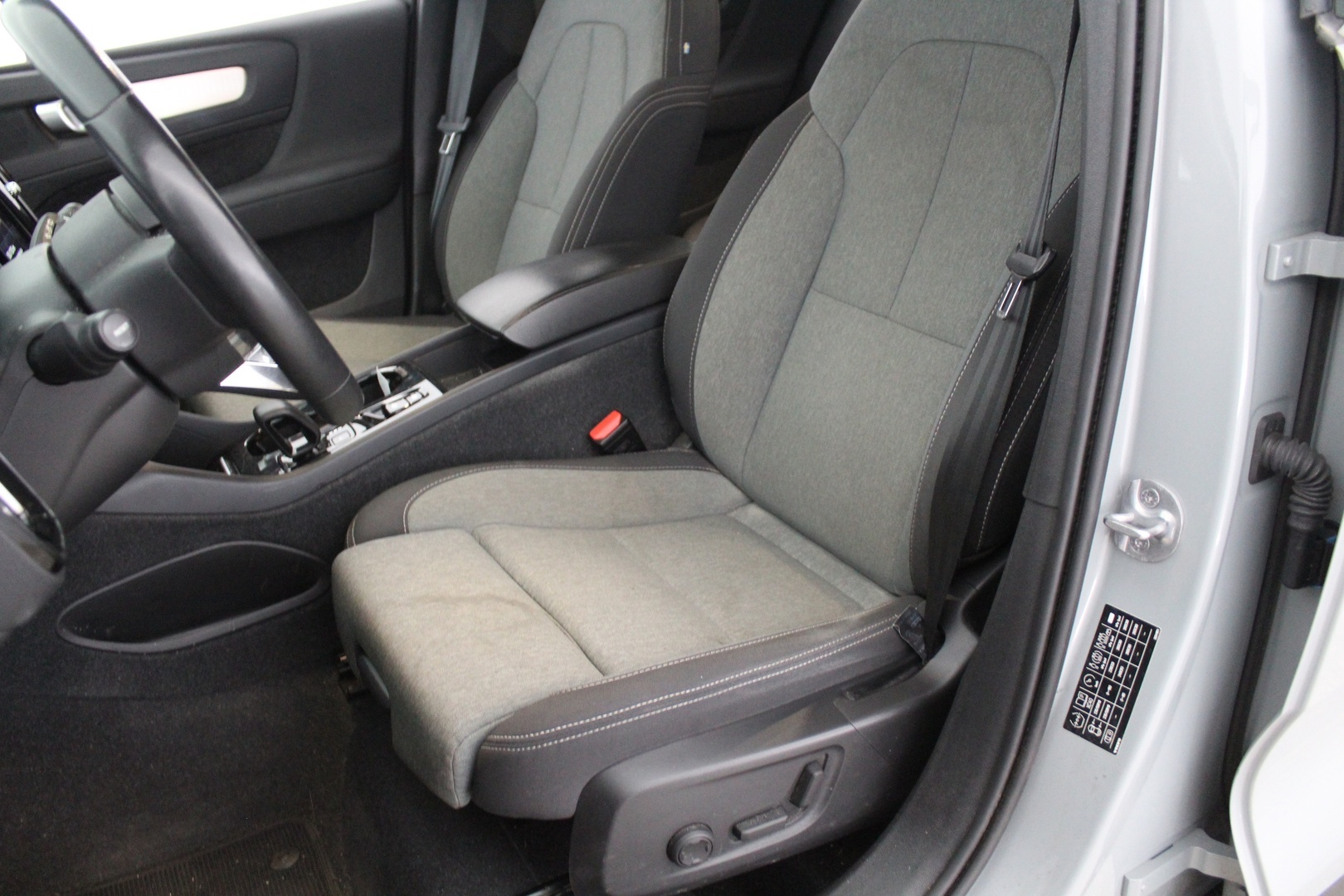 VOLVO XC40 2023