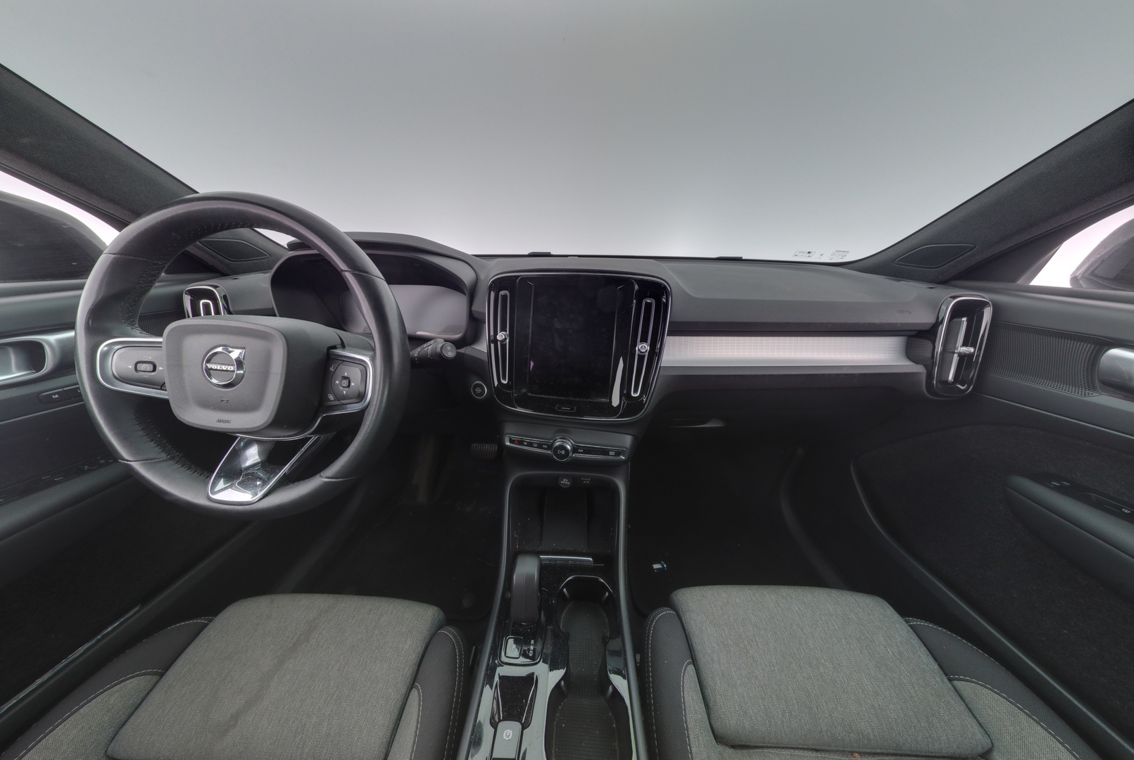VOLVO XC40 2023