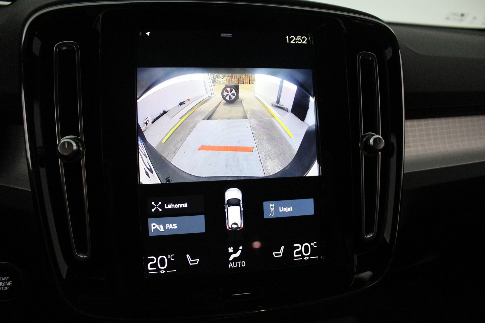 VOLVO XC40 2023