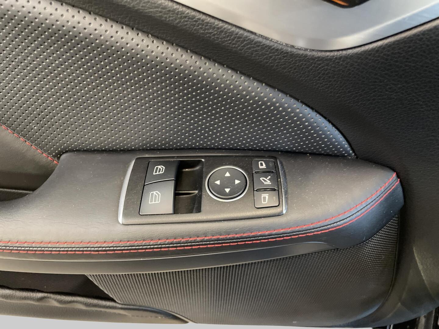 MERCEDES-BENZ SLK 2011