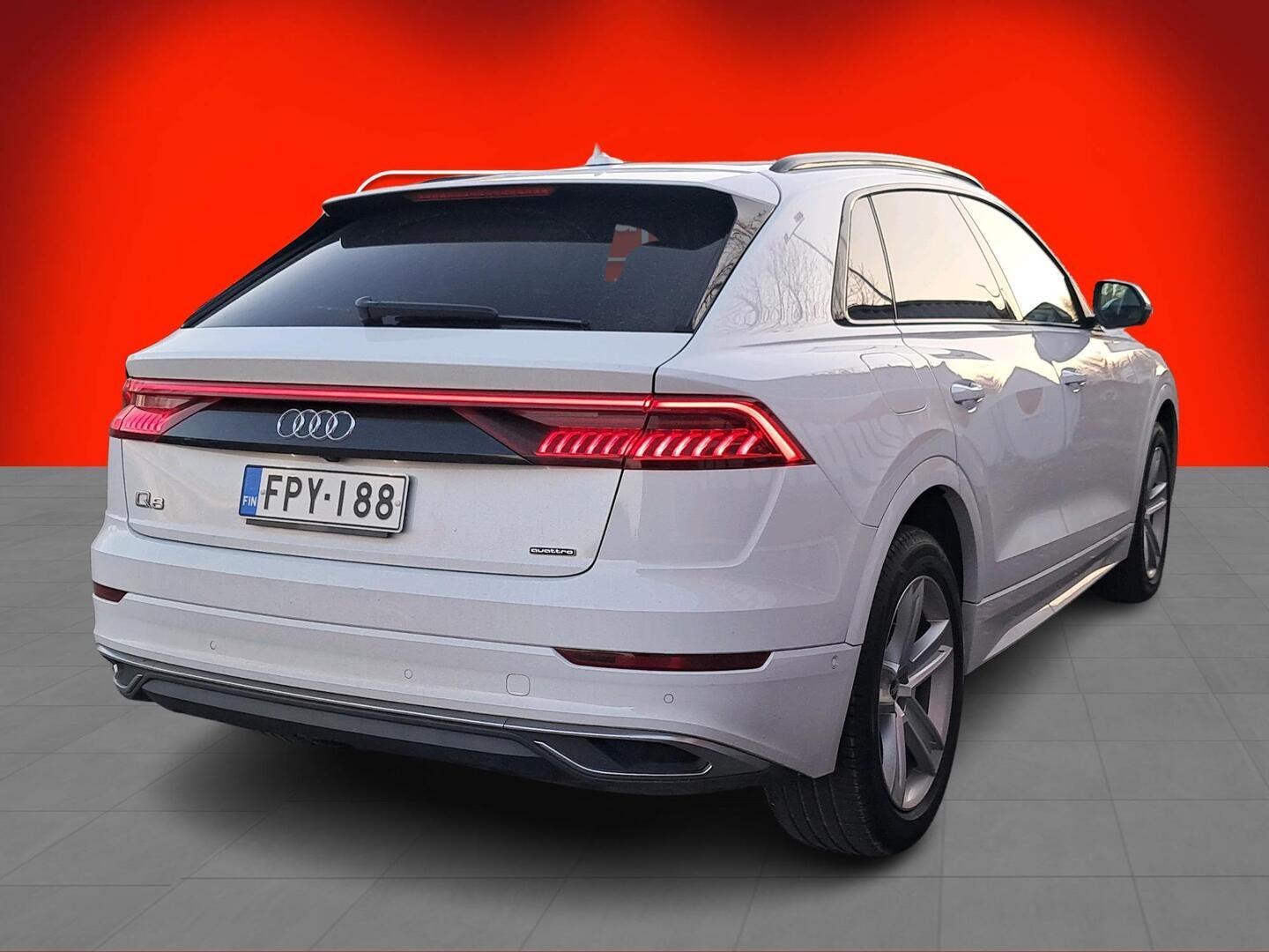 AUDI Q8 2021