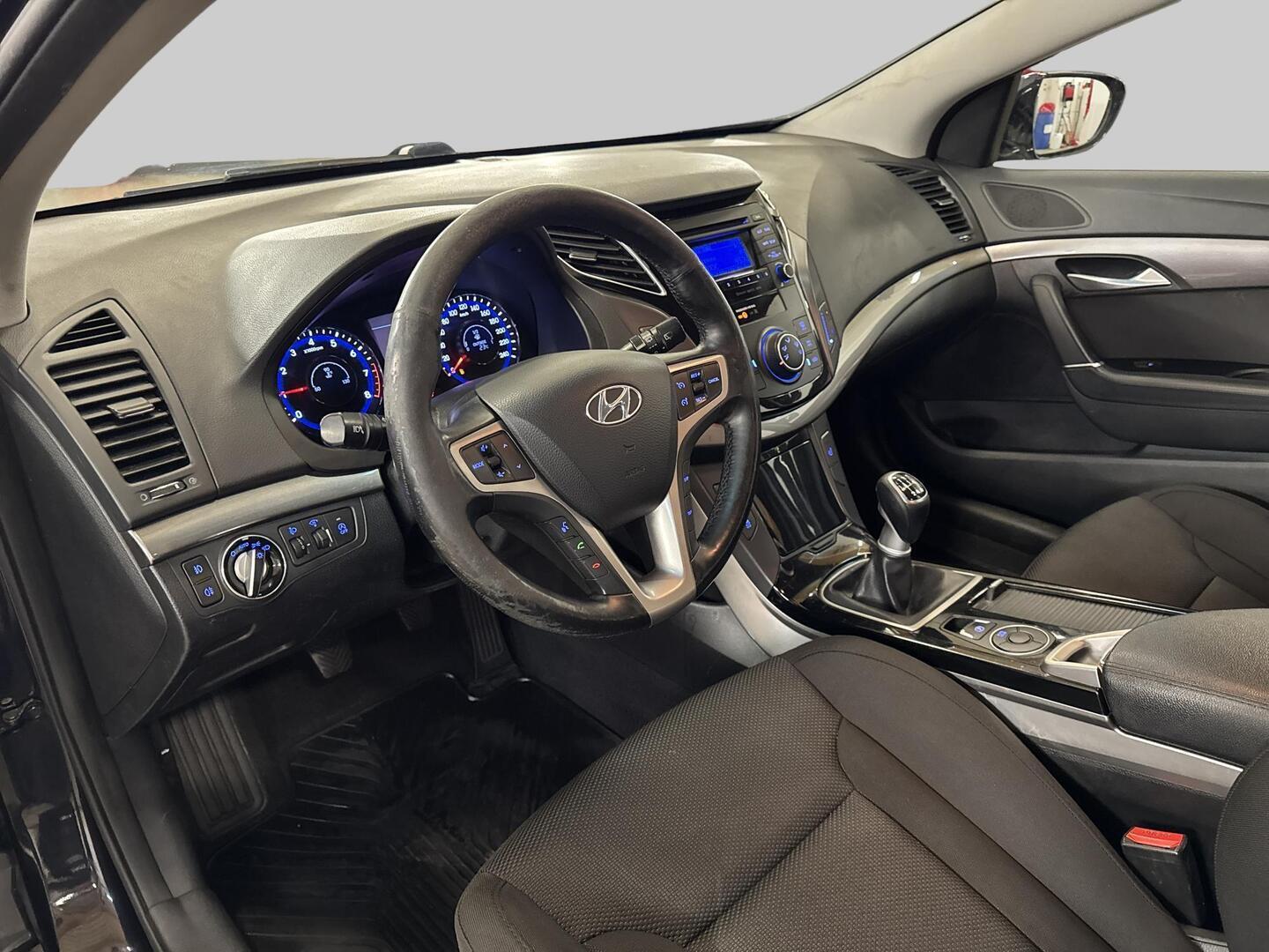 HYUNDAI i40 2012