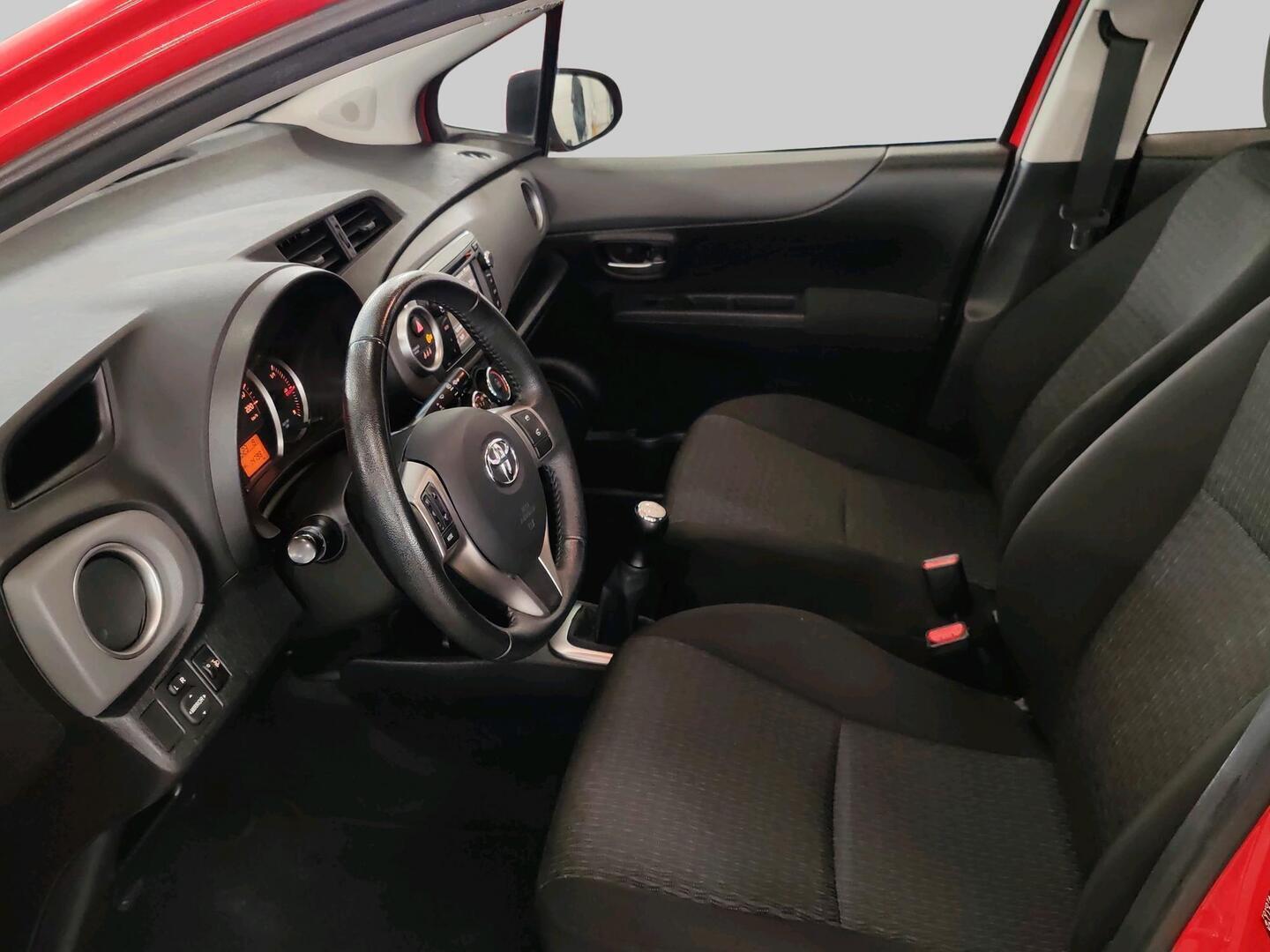 TOYOTA Yaris 2014