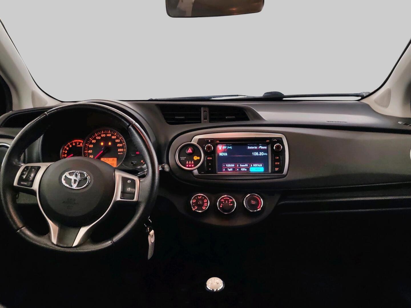TOYOTA Yaris 2014