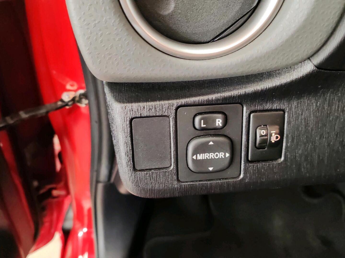 TOYOTA Yaris 2014