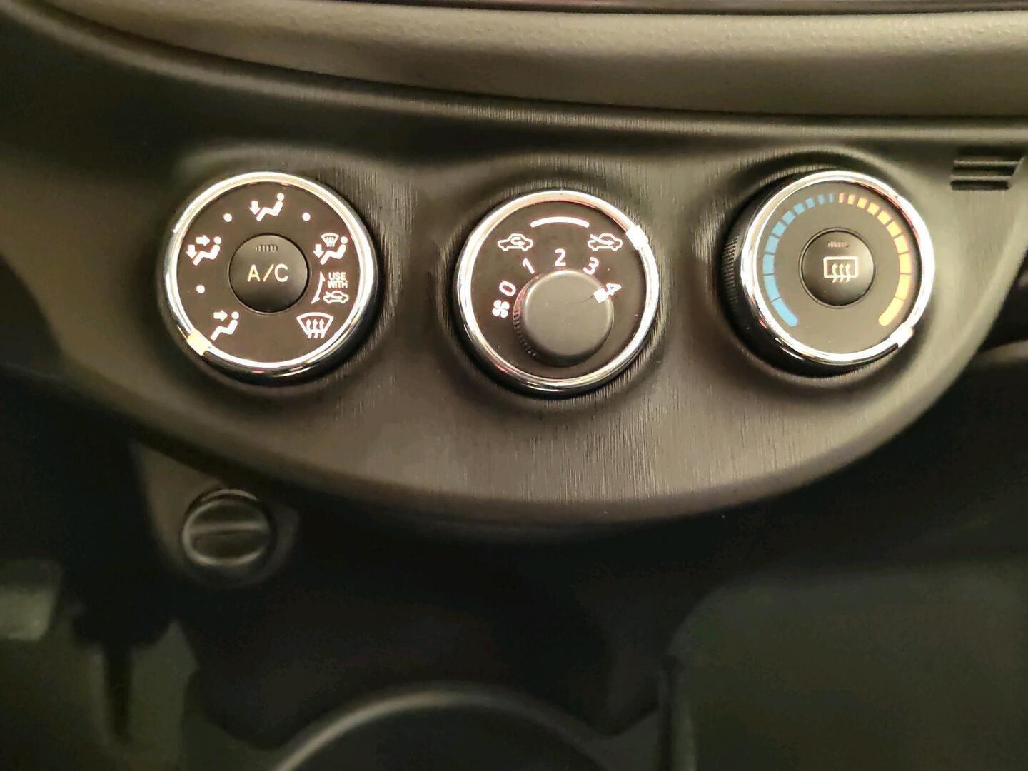 TOYOTA Yaris 2014