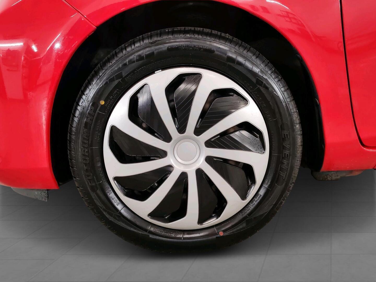 TOYOTA Yaris 2014