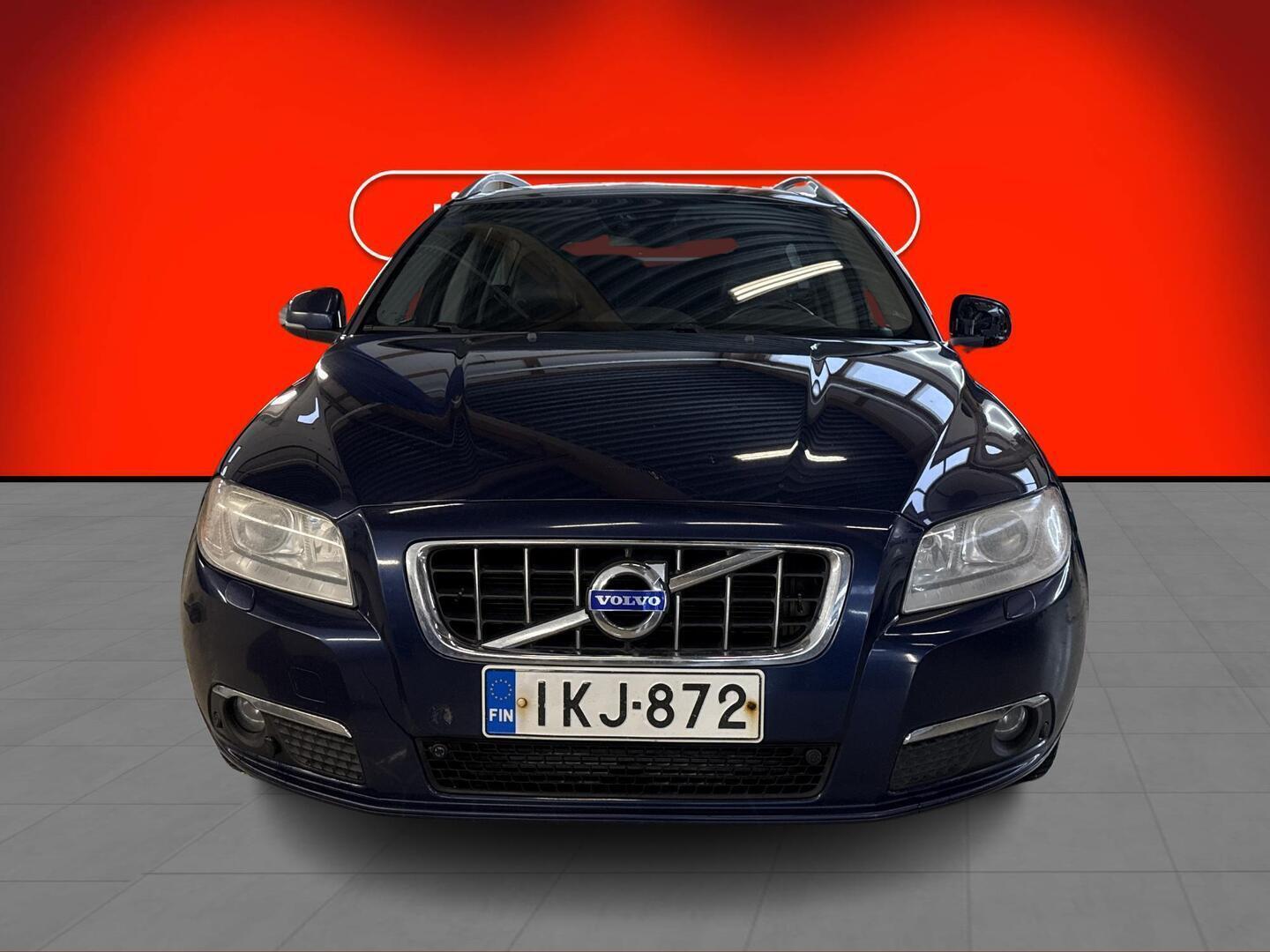VOLVO V70 2011