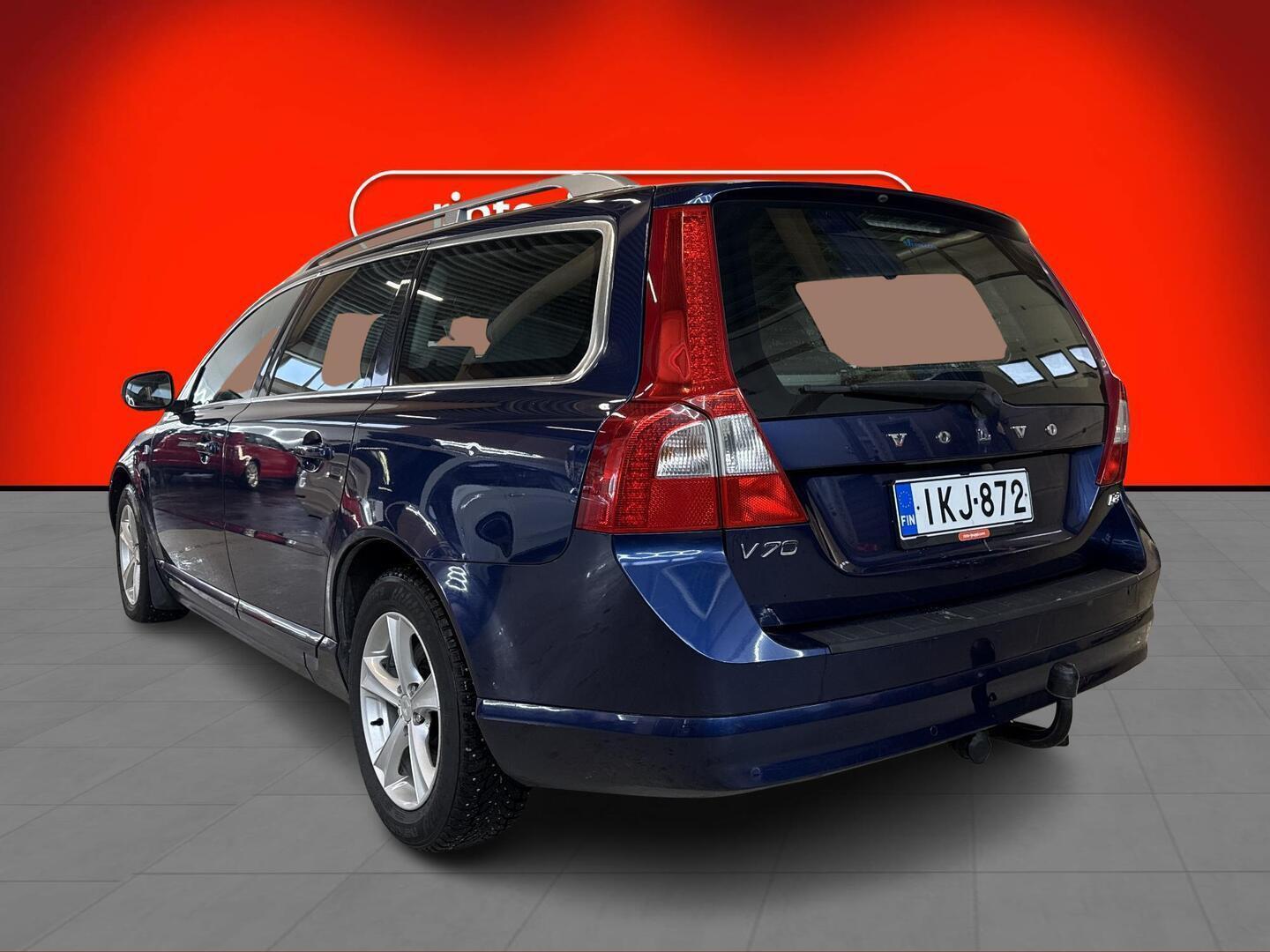 VOLVO V70 2011
