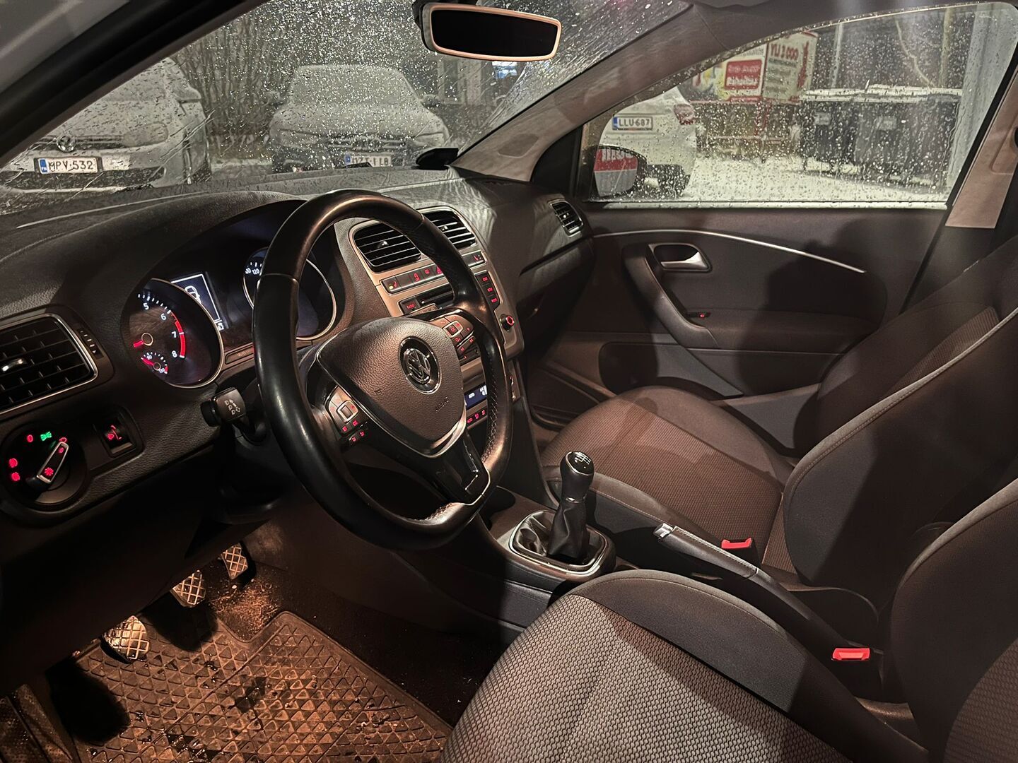 VOLKSWAGEN Polo 2014